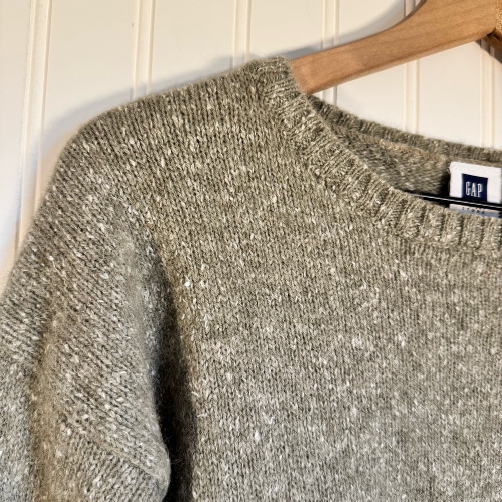 GAP Men’s Heathered Green Wool Crewneck Long Sleeve Sweater Size Medium - Picture 2 of 9